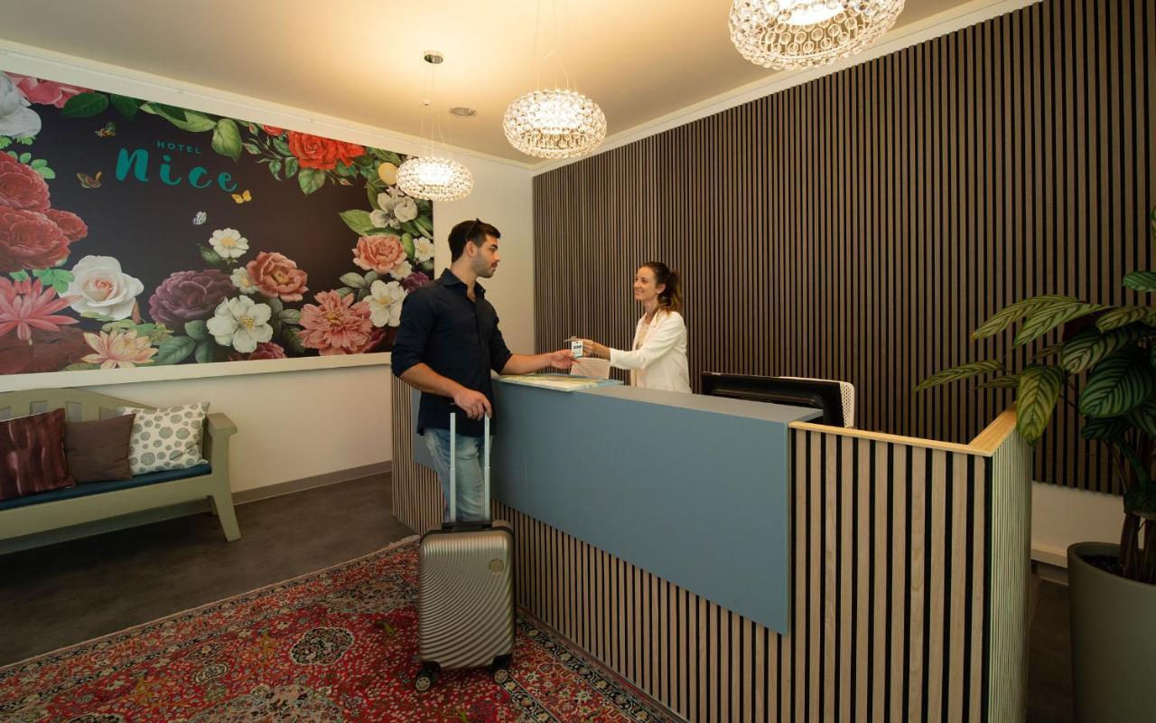 Nice Hotel ביביונה מראה חיצוני תמונה